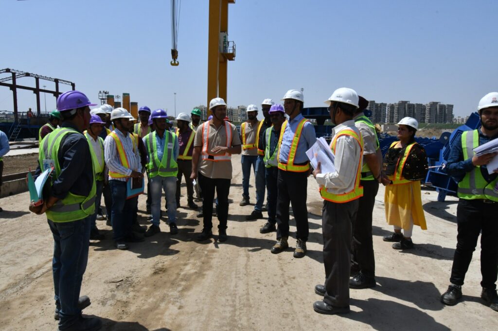Patna Metro Update Shri Daljeet Singh Director Works Dmrc Inspects Casting Yard At Lct Ghat